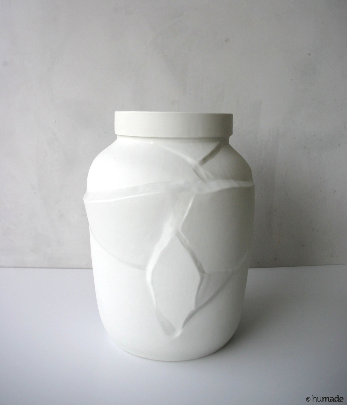 tectonic vase humade porcelain tectonic plates cor unum glaze 8 jpg